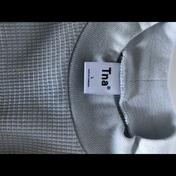 BNWT TNA cropped thermal in mirror blue - Picture 5 of 7